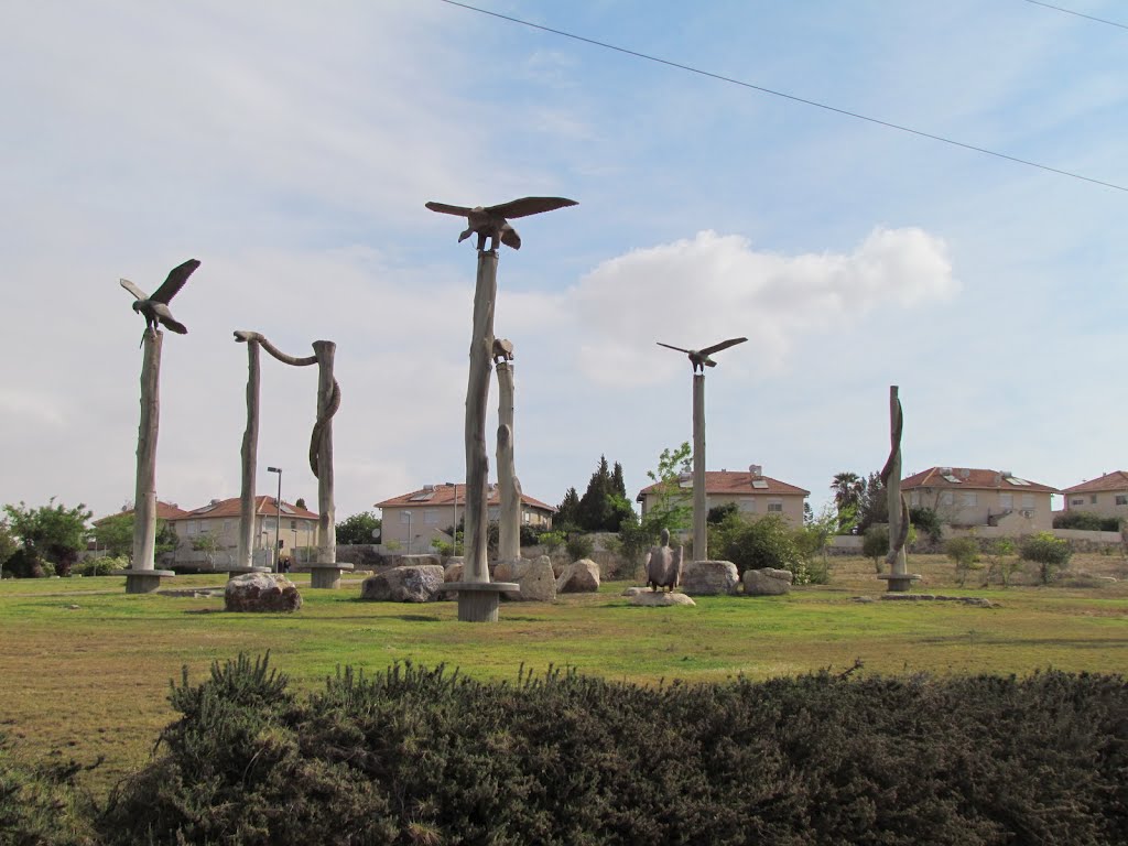 2936  Arad, sculpture garden at the entrance to the city