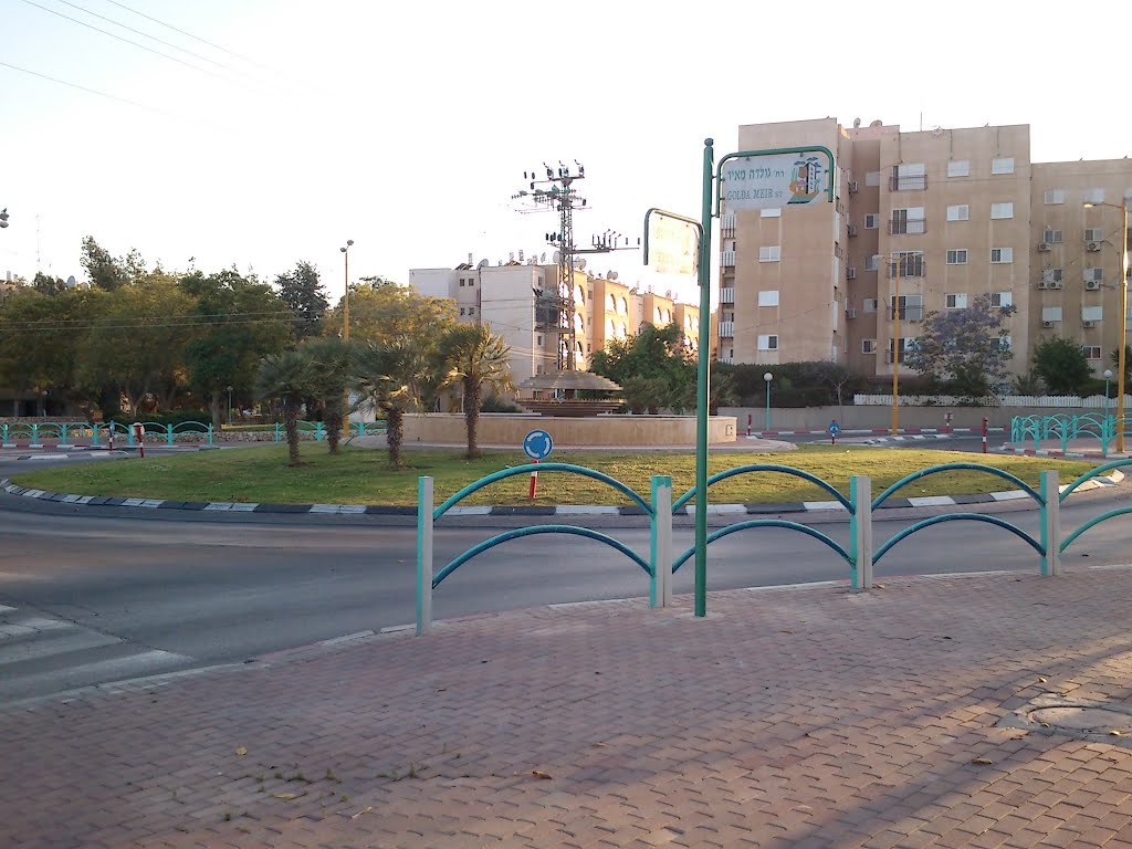 Golda Meir - Struma square, Dimona