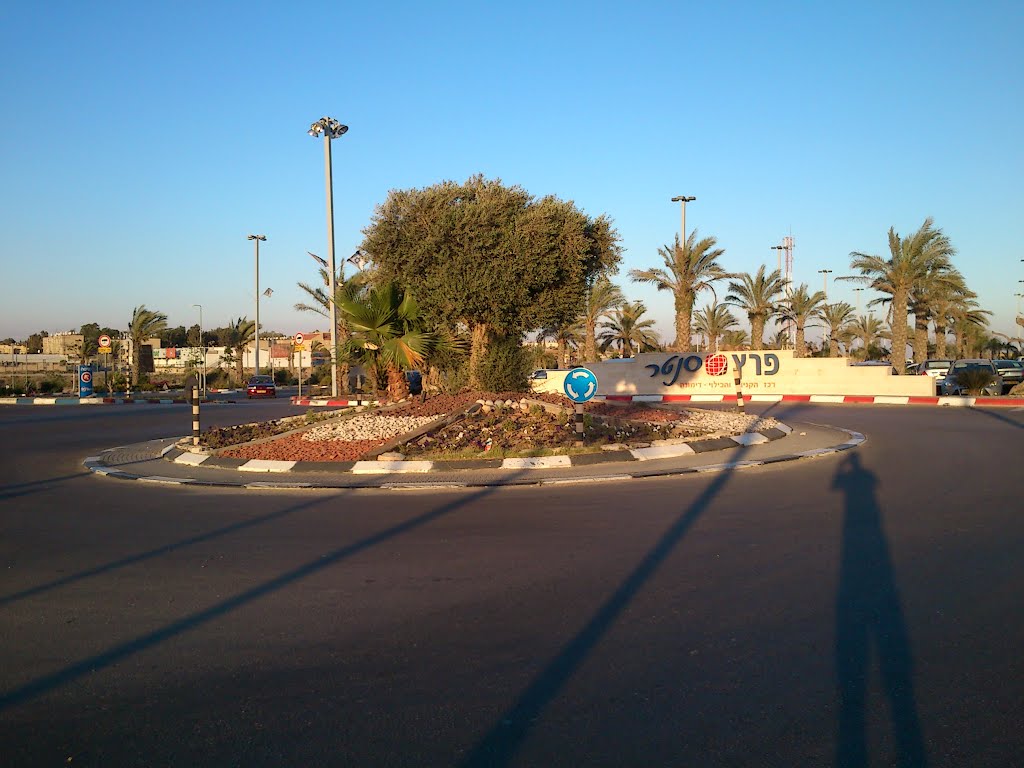 Square outside Dimona (3) - Peretz Center entrance