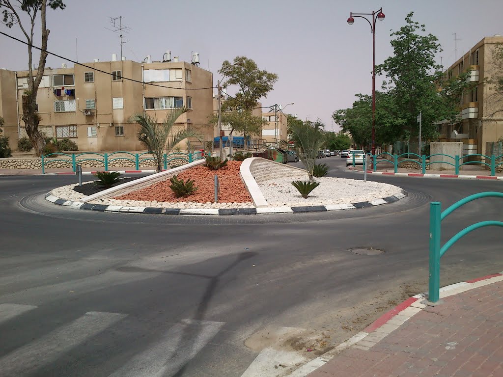 Yigal Alon - Eliezer Milrod square, Dimona
