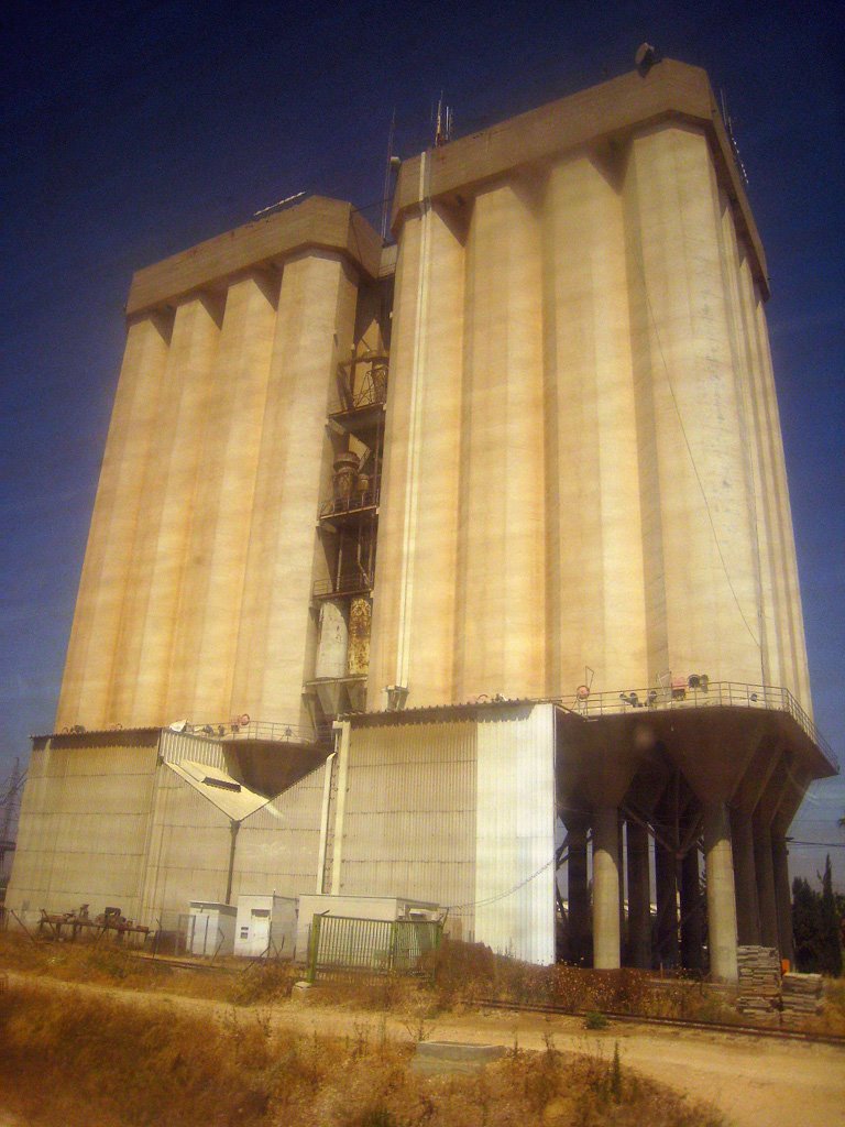 A factory by Kiryat Gat trains station
