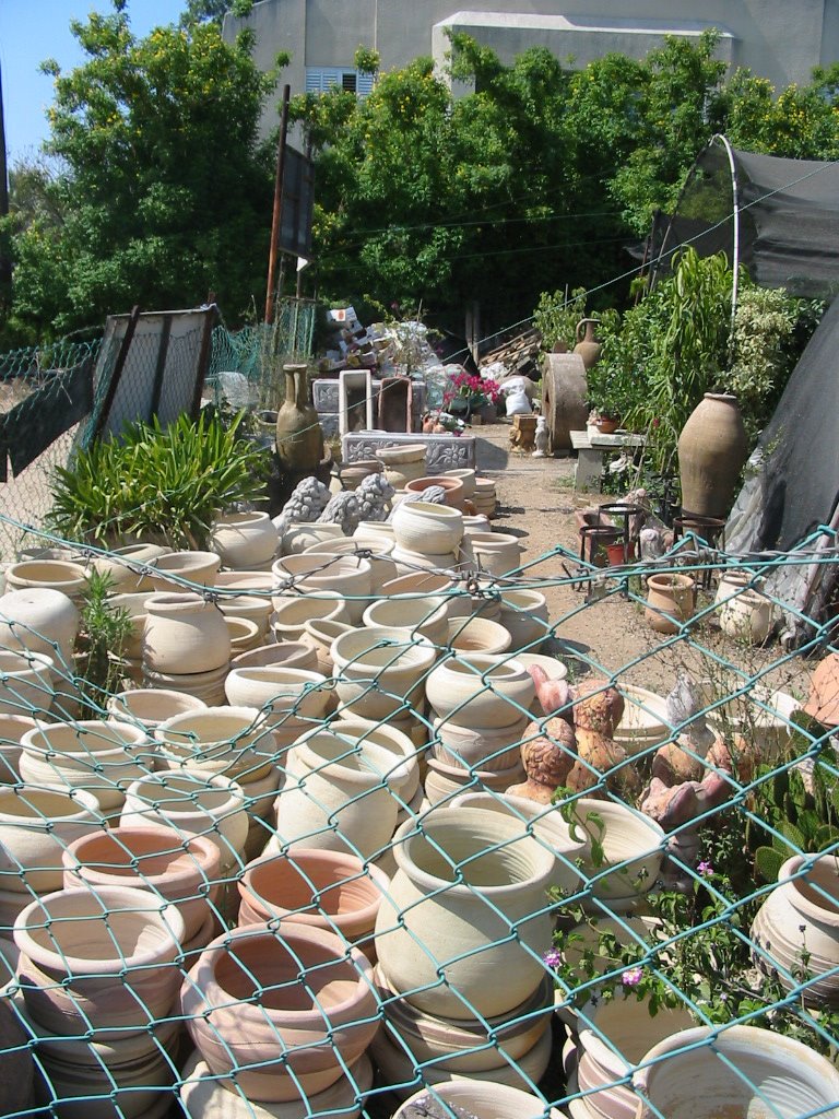 open store of ceramic feaches
