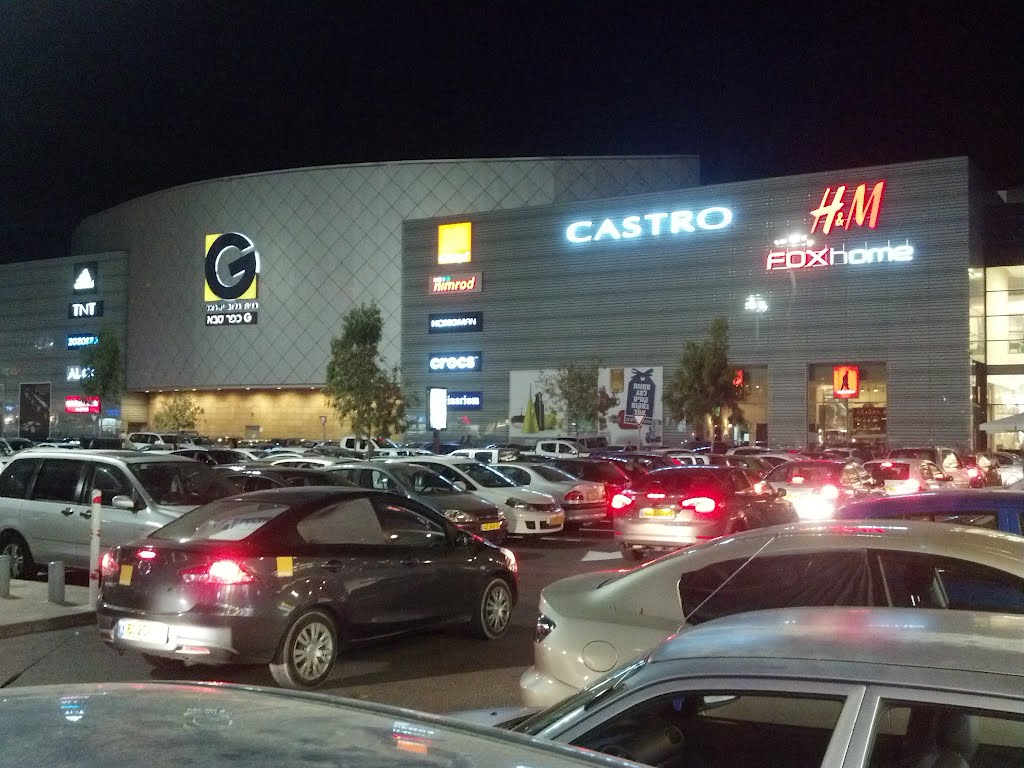 Shopping mall G Kfar Saba by night