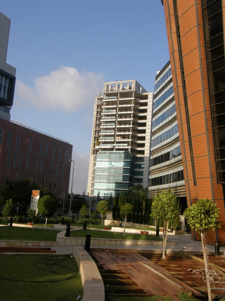 Completion of additional floors.Достройка здания ( Рамат Хайаль, Тель Авив)