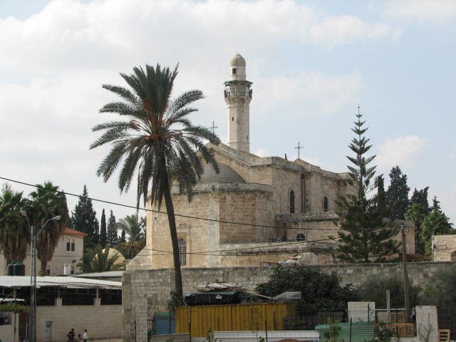 מסגד והכנסיה בלוד