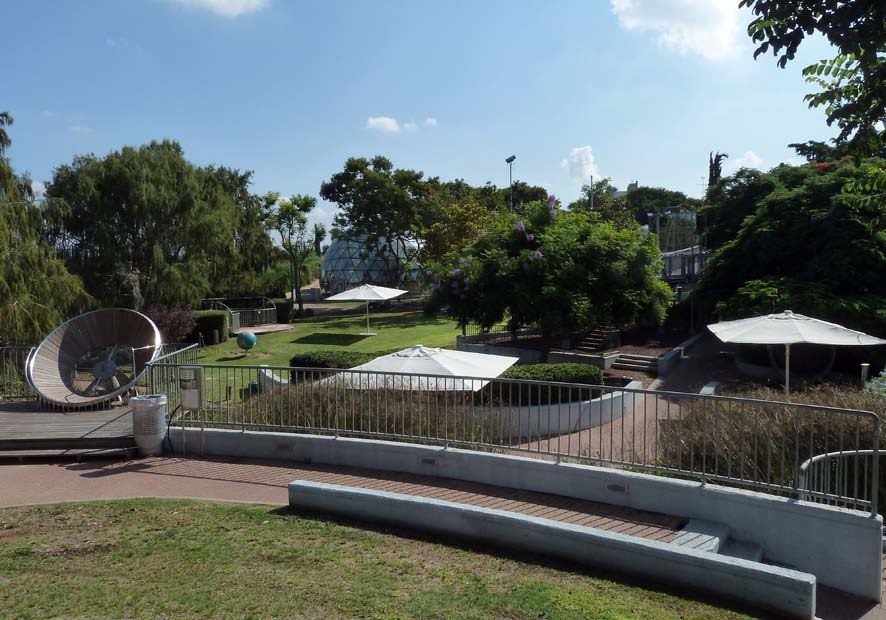 Science Park, named after Charles Clore. Lifts water.