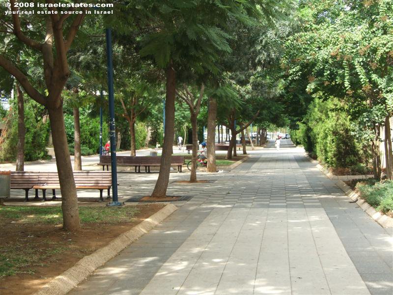 Pathway on Rosh Pina St. Petah Tikwa