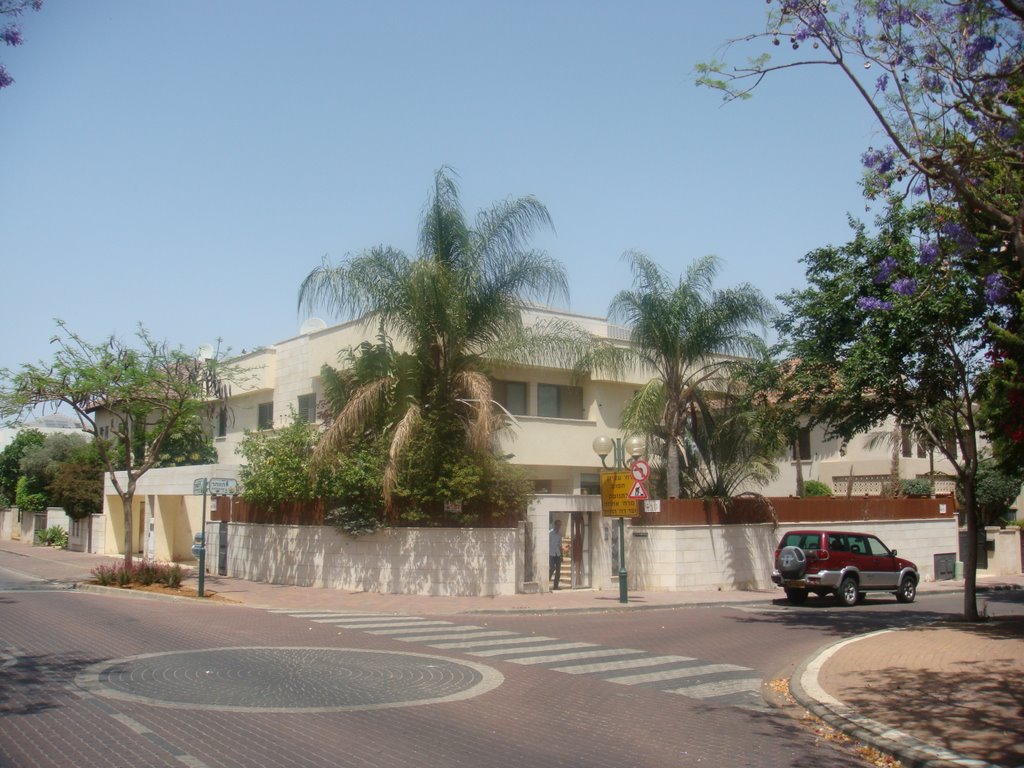 RAANANA