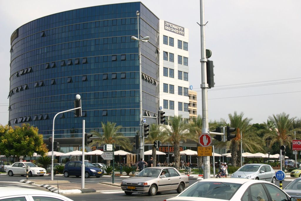 Raanana. New building on Ahuza street