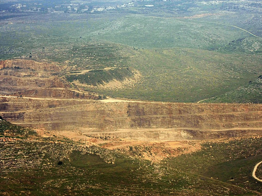 Mines near Rosh Haayin