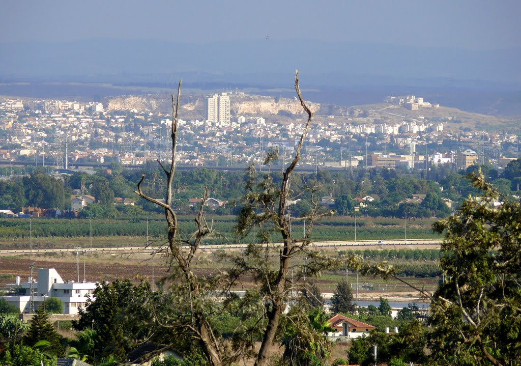 Rosh HaAyin and Tel Aphek, a view from Hod HaSharon