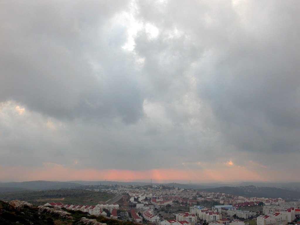 Grey-pinky sunset, Moriya, Ariel (20-APR-03)