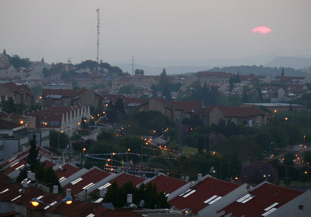 The end of Shabbat or Sundown in Ariel, Samaria (14-MAY-11)
