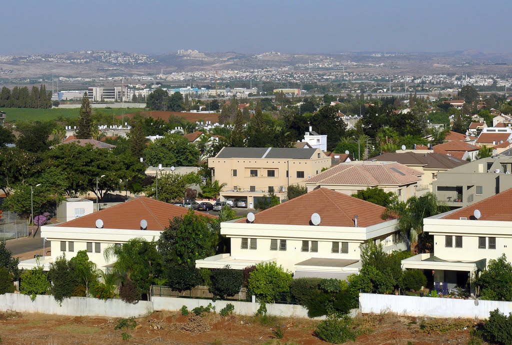 A plain between Hod HaSharon and Alfei Menashe