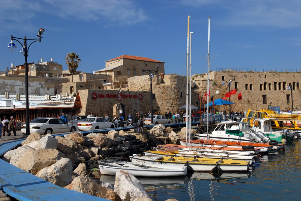 There is no harbor,   without .... fish restaurant !