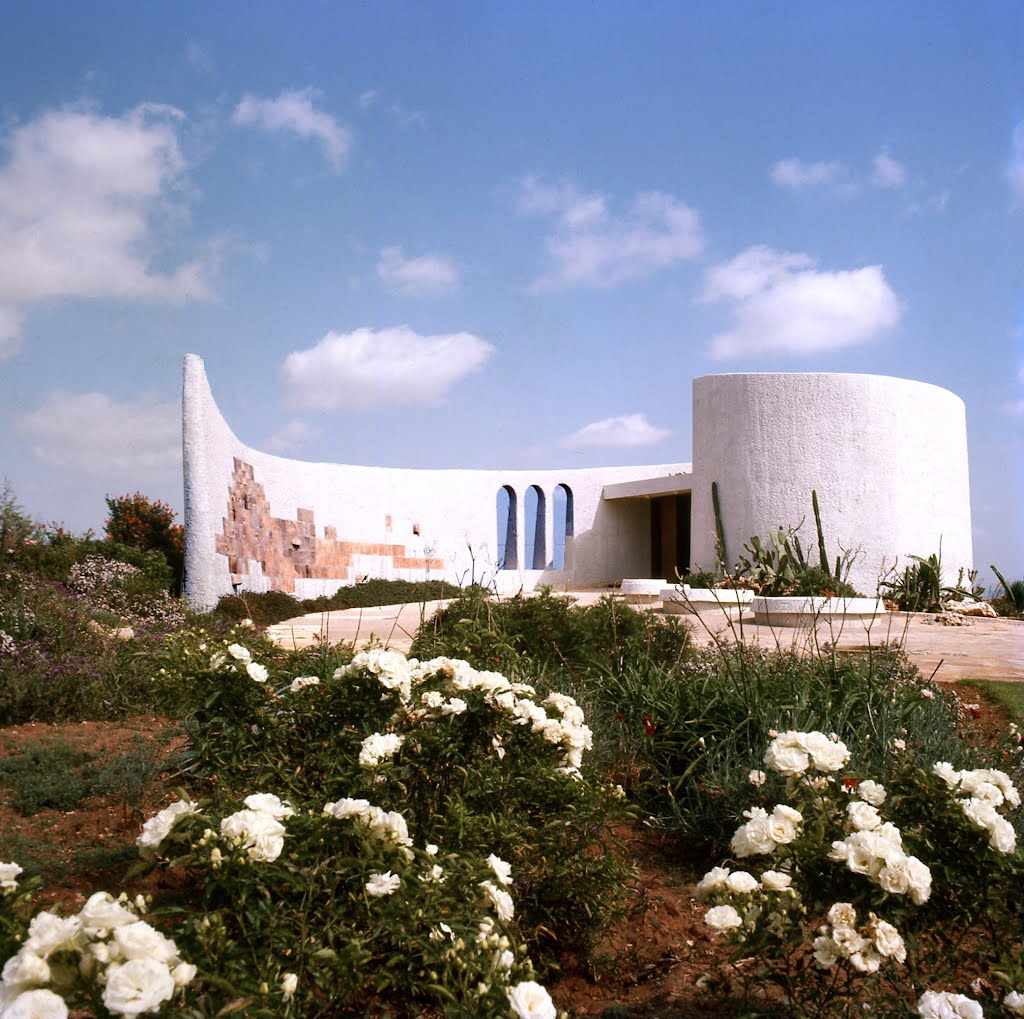 Building in the Upper Galilee in 1970