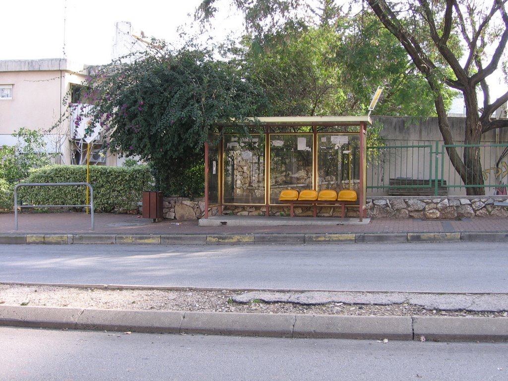 תחנת אוטובוס במורד הגיא