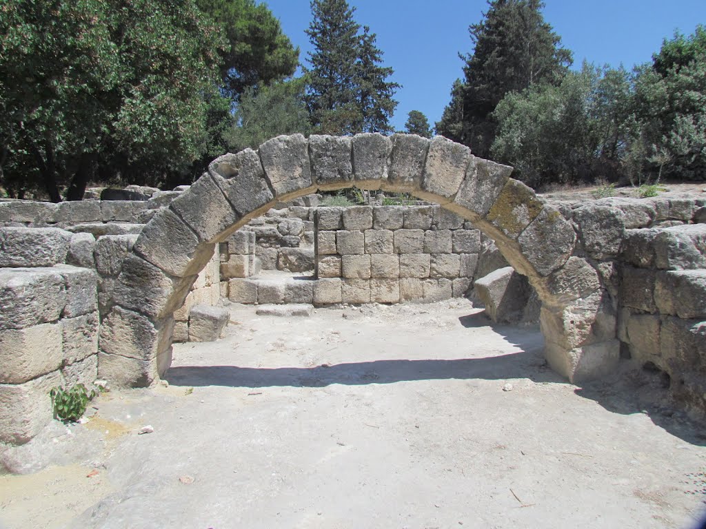 שרידי בית הכנסת בבית שערים