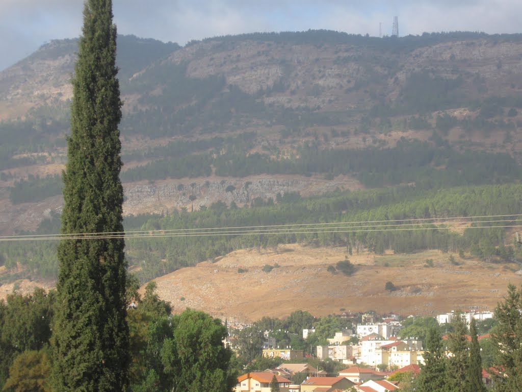 Hero-city Kiryat-Shmone/mout near border.