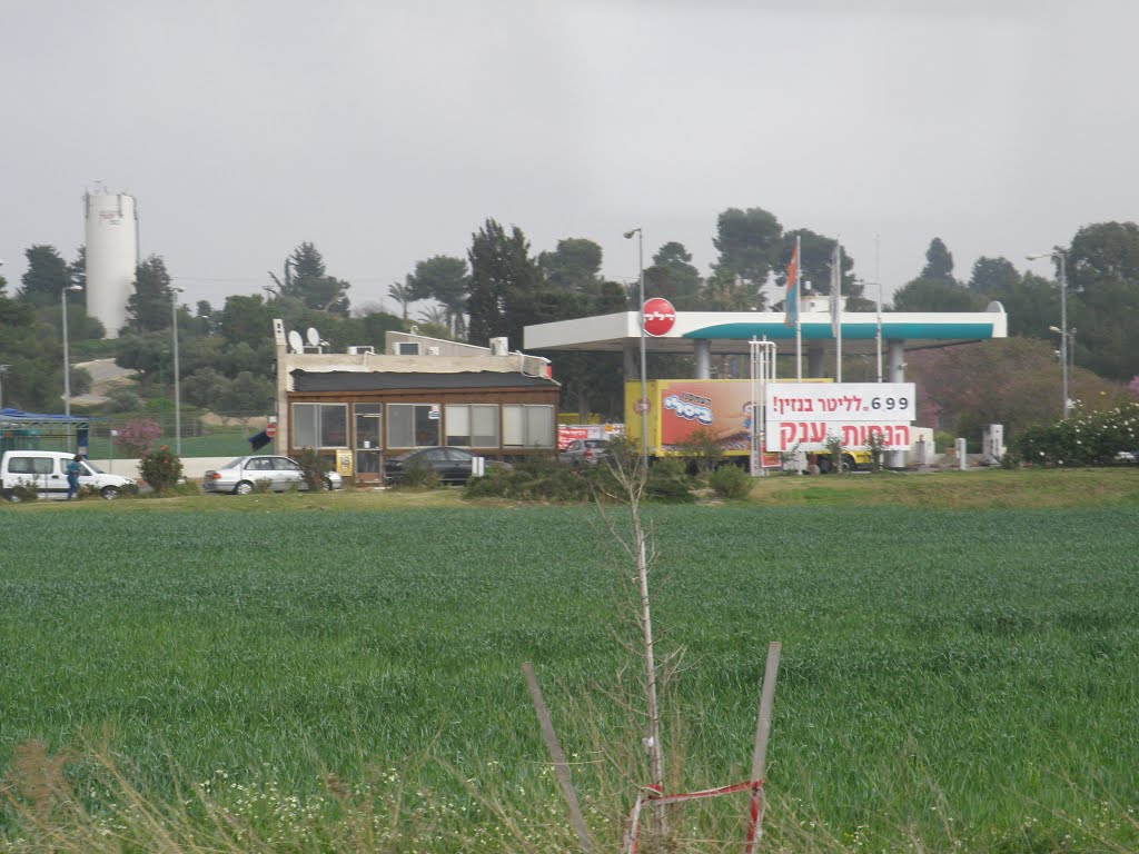 Delek gas station, at the northern exit of Naharyia