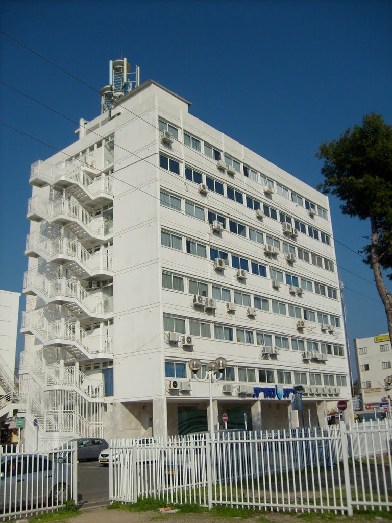 Nahariya - City-hall (from the back)