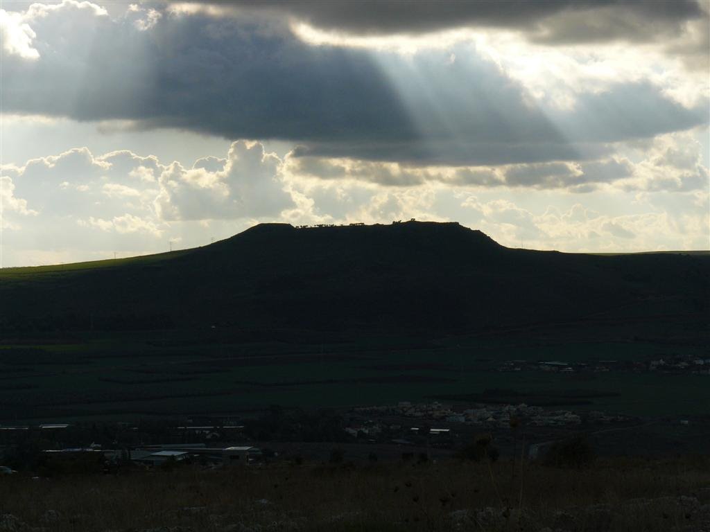 A winter day on Arbel Cliff