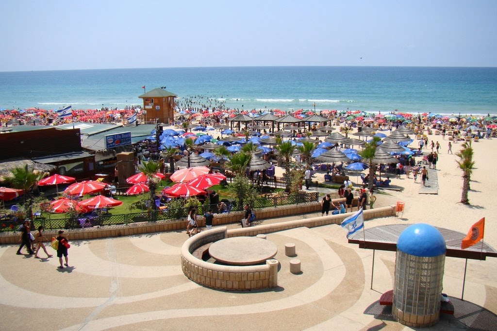 Israel. Rishon LeZion beach promenade