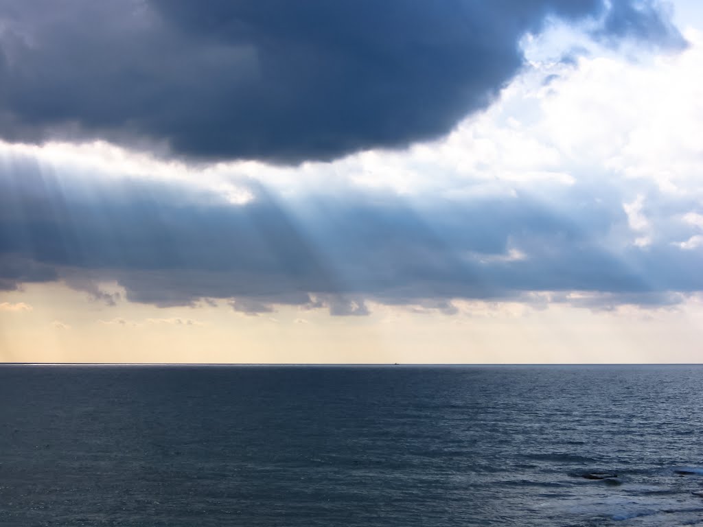 Cloudy sky with sun rays