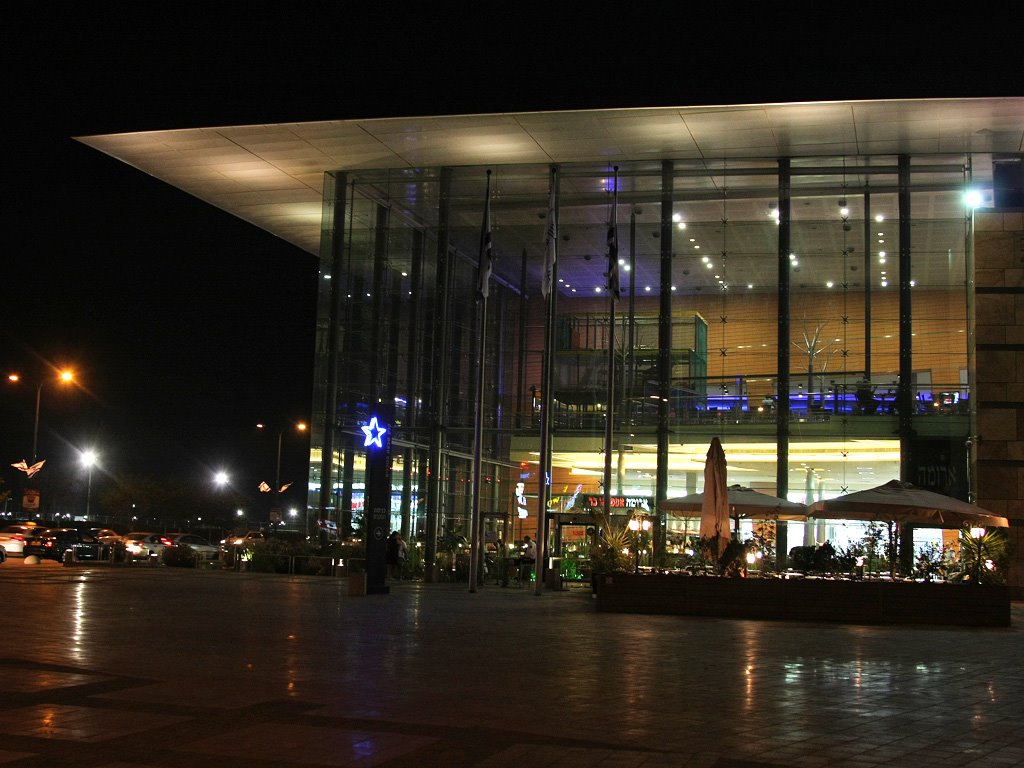The Seven Stars Mall at night