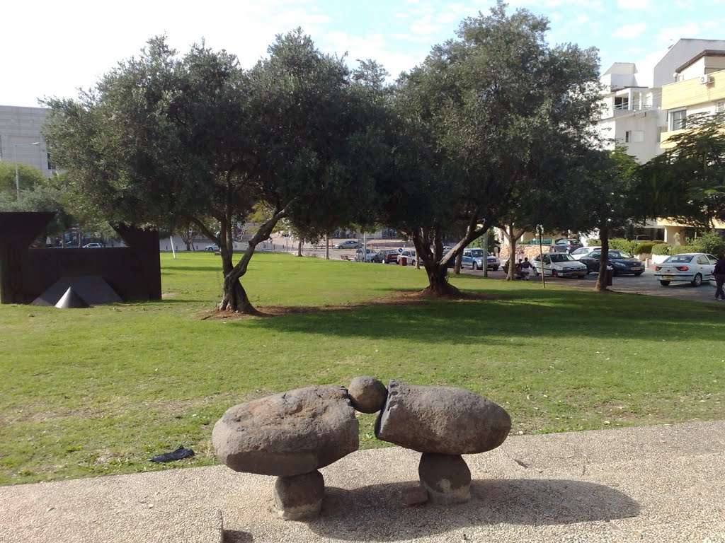 Sculptures in front of Magistrate House, Herzlia; Jan 2010