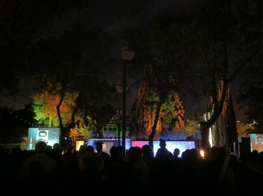 Fallen Soldiers ceremony, Weizman Blvrd, R.Hasharon, May 8, 2011