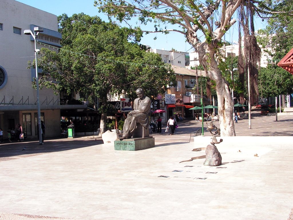 Ramat Gan city center statue of Bialik