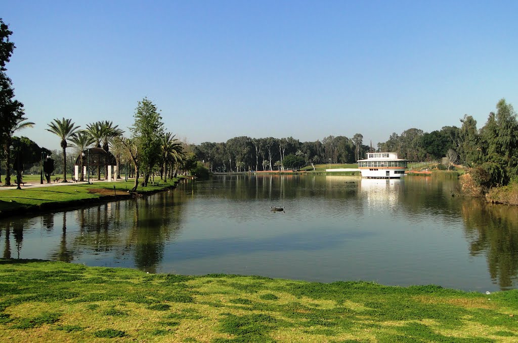 RAMAT GAN ON THE LAKE
