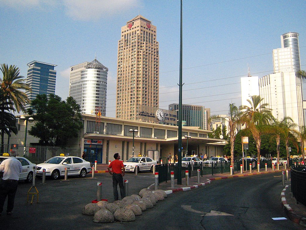 Tel Aviv Savidor Train Station entrance