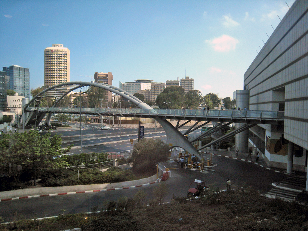 Azrieli Bridge