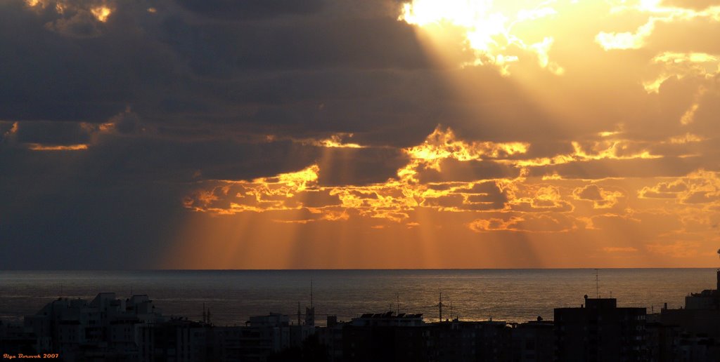 Closeup, sunset in Tel Aviv (22-NOV-07)