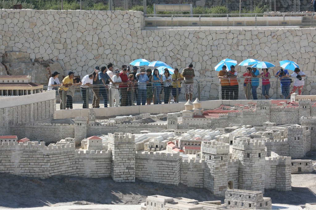 Grupo Hallel em Visita o Museu de Israel Frente a Maquete de Jerusalem - Jerusalem - Israel