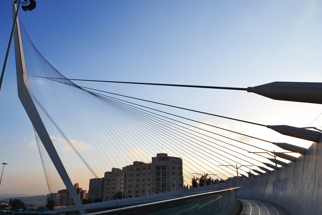 Light Rail Train (LRT) Bridge (SANTIAGO CALATRAVA) "Арфа Давида"