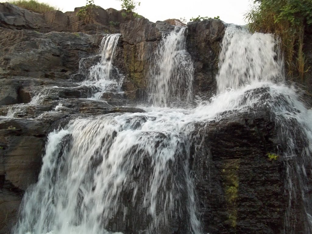 Beautiful fall of vatinda ©vsvinay