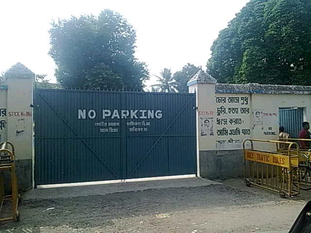 Main gate of Bishop Morrow School