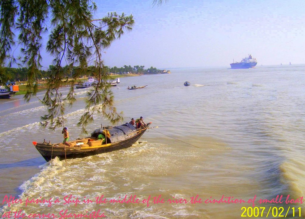 AFTER PASSING SHIP THE CONDITION OF SMALL BOAT,DIAMONHARBOUR