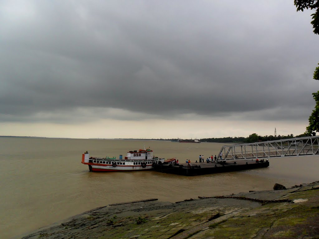 DIAMOND HARBOUR JETTY GHAT...  IN RAINY SEASON
