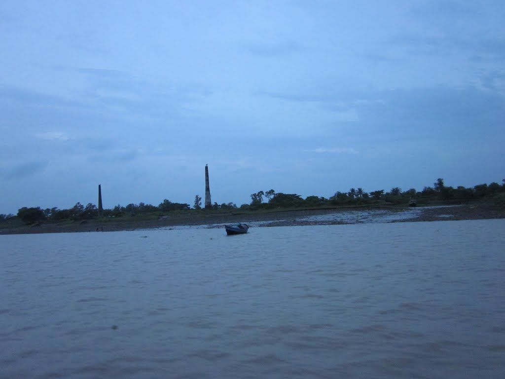 hugli river near to diamond harbour