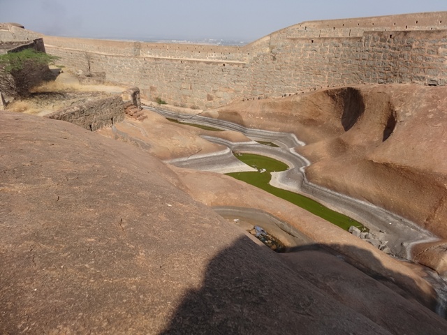 Pond  Bellary Fort ಬಳ್ಳಾರಿ ಕೋಟೆ பெல்லாரி கோட்டை बेल्लारी किला  ବେଲ୍ଲାରି କିଲା  بیللاری فورٹ    බෙල්ලාරි කොටුව- บัลลารี ฟอร์ท-바라리 에 포트- 3081.