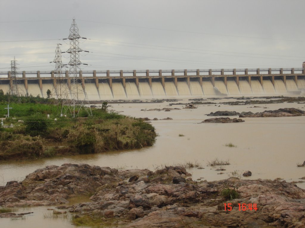 T B Dam Gates
