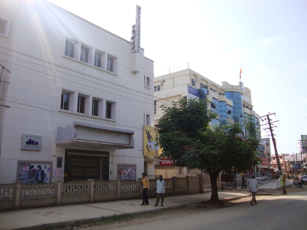 DSC01159 Mallikarjuna Theatre, Bajaj Finance  Shimoga  08.36.44
