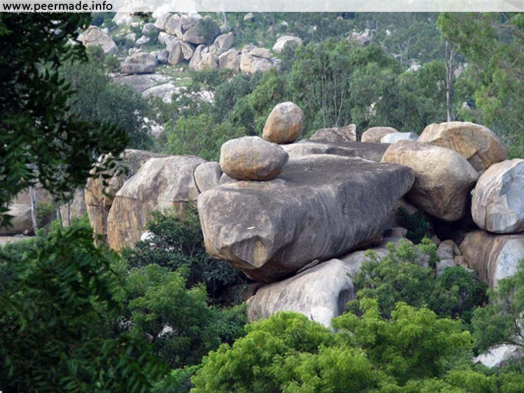 Some Special Rocks at Kolar Antharganga / George Thengummoottil (http://www.theindia.info/)