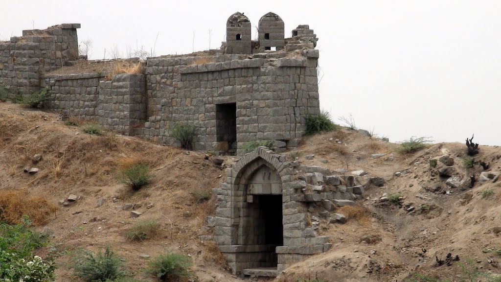 Entrance Gate - Raichur Fort.....https://www.youtube.com/watch?v=GLzFzhfZR9c
