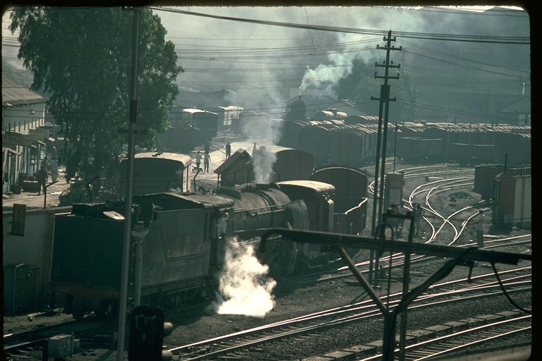 hubli railway station around 1990 © weggi.ch