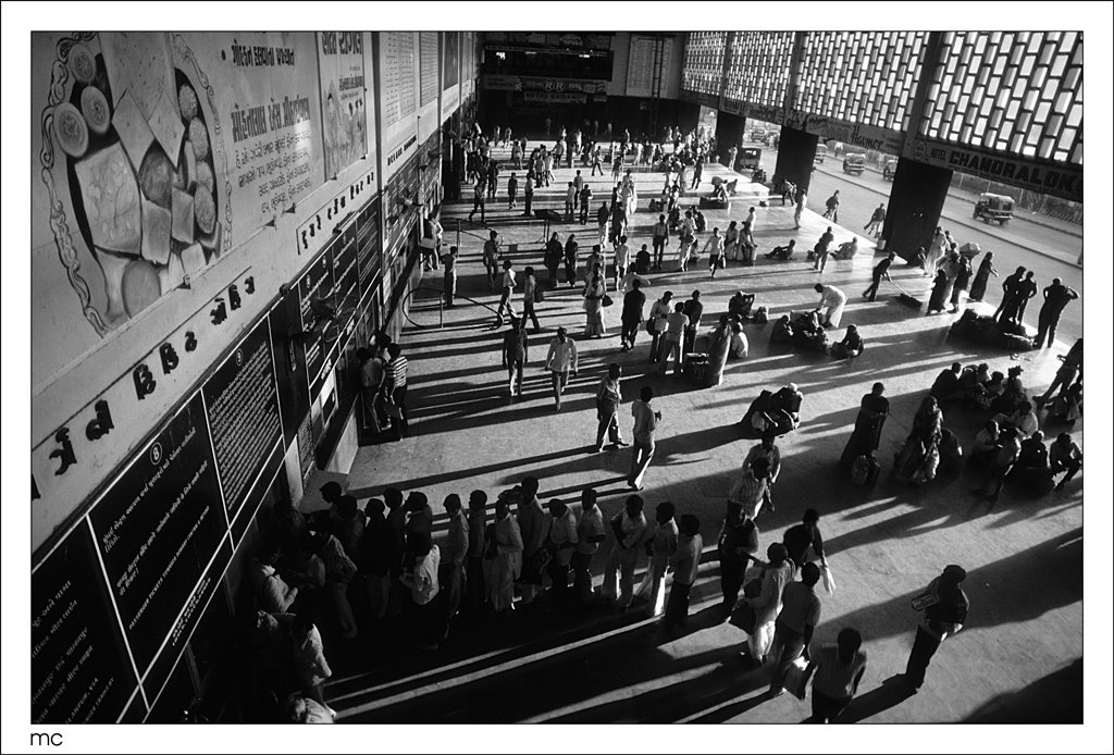 ahmedabad railway stn. ©monochromo (weggi.ch)